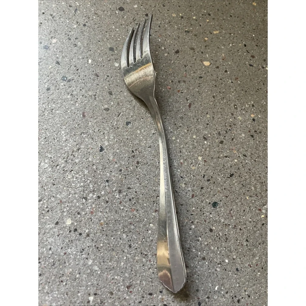 Cambridge Stainless KARLA KRYSTEN Inverted V Lines Plume SALAD FORK 7.25